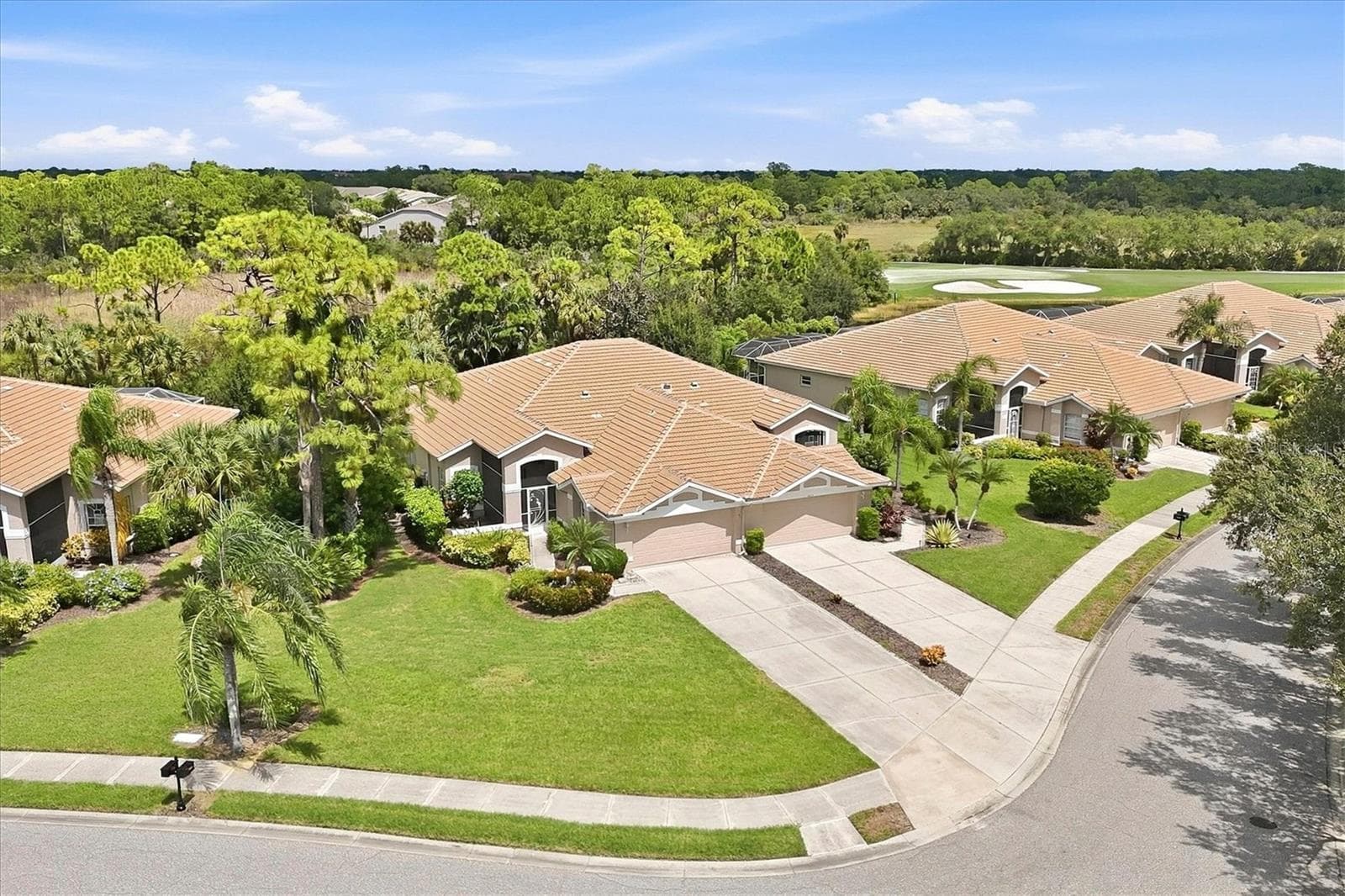Villa at 9413 FOREST HILLS CIR, SARASOTA, photo 4 of 90