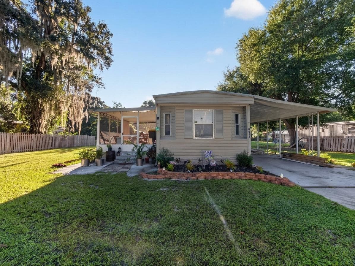 Manufactured Home at 2815 BAY AVE, KISSIMMEE, photo 2 of 24