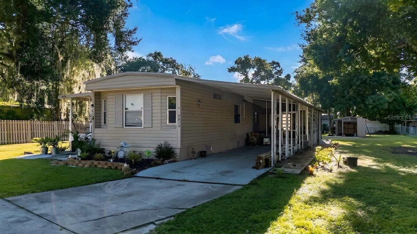 Manufactured Home at 2815 BAY AVE, KISSIMMEE, photo 3 of 24