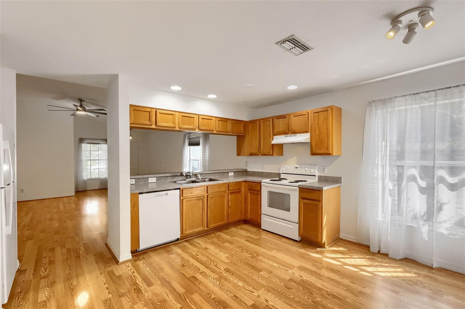 Single Family Residence at 7902 CITRUS BLOSSOM DR, LAND O LAKES, photo 11 of 31