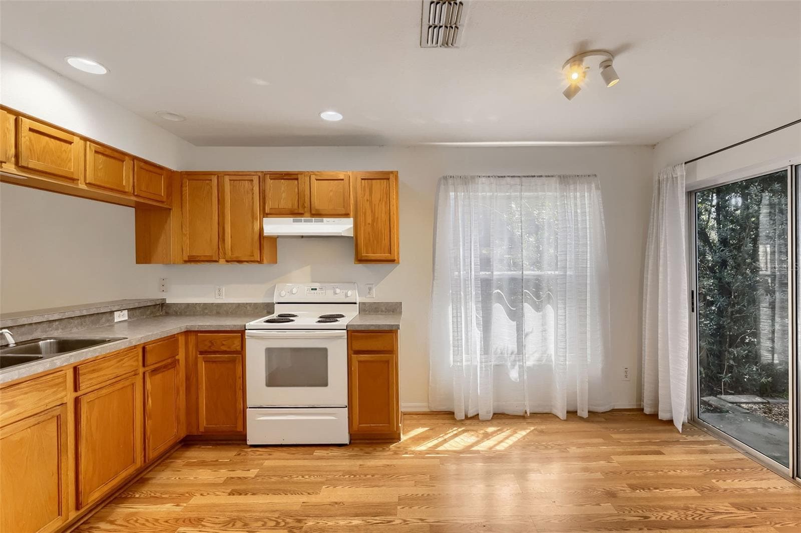 Single Family Residence at 7902 CITRUS BLOSSOM DR, LAND O LAKES, photo 12 of 31