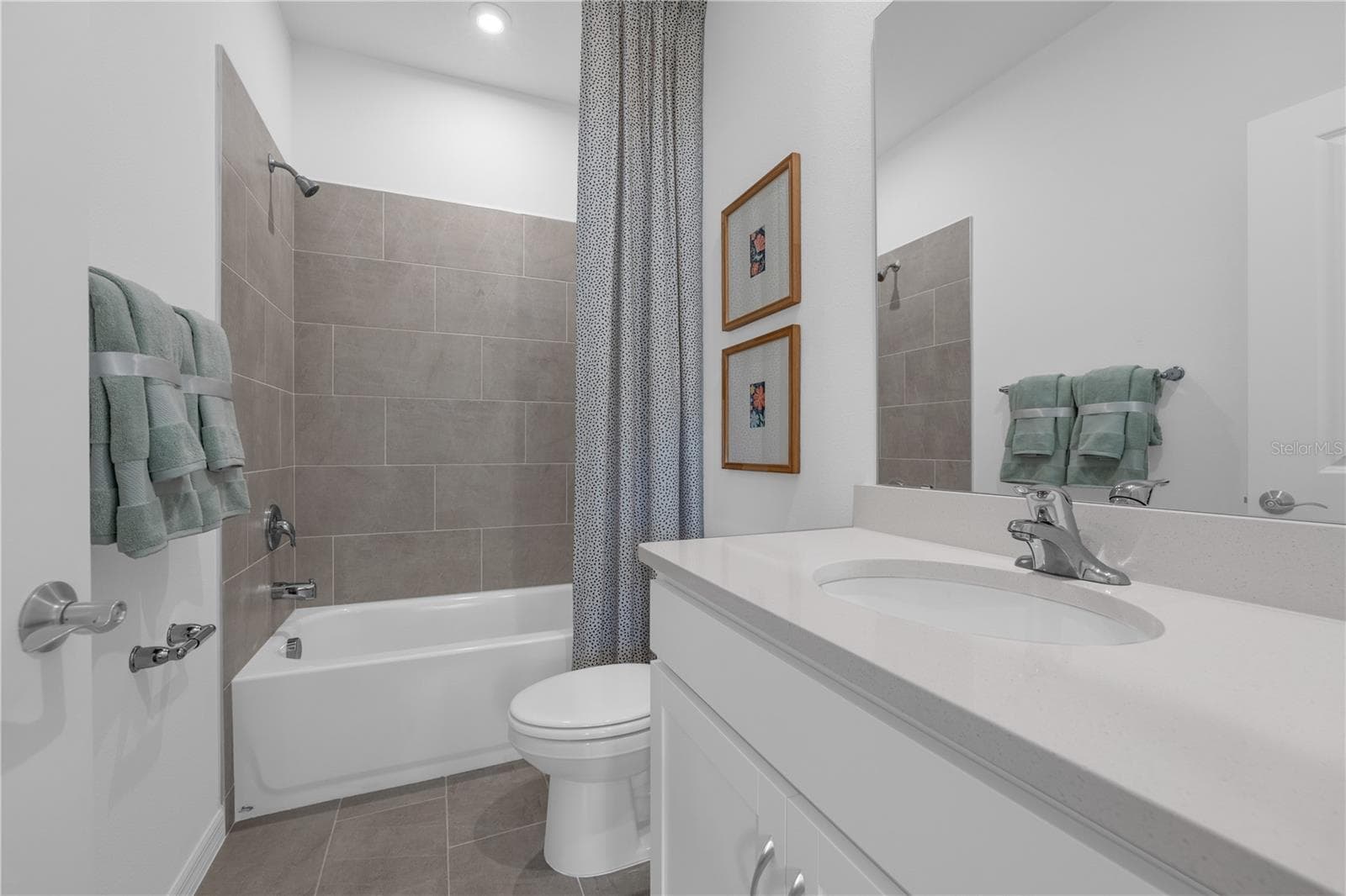 Single Family Residence at 1417 CHAMBORD DR, EAGLE LAKE, photo 14 of 48