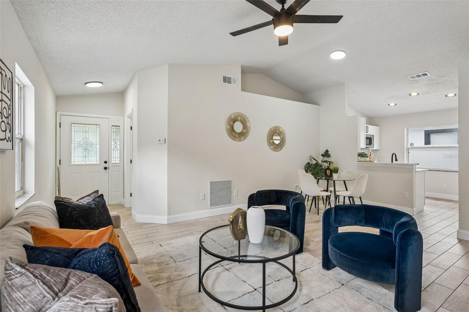 Single Family Residence at 1320 OAK GROVE CT, KISSIMMEE, photo 3 of 22