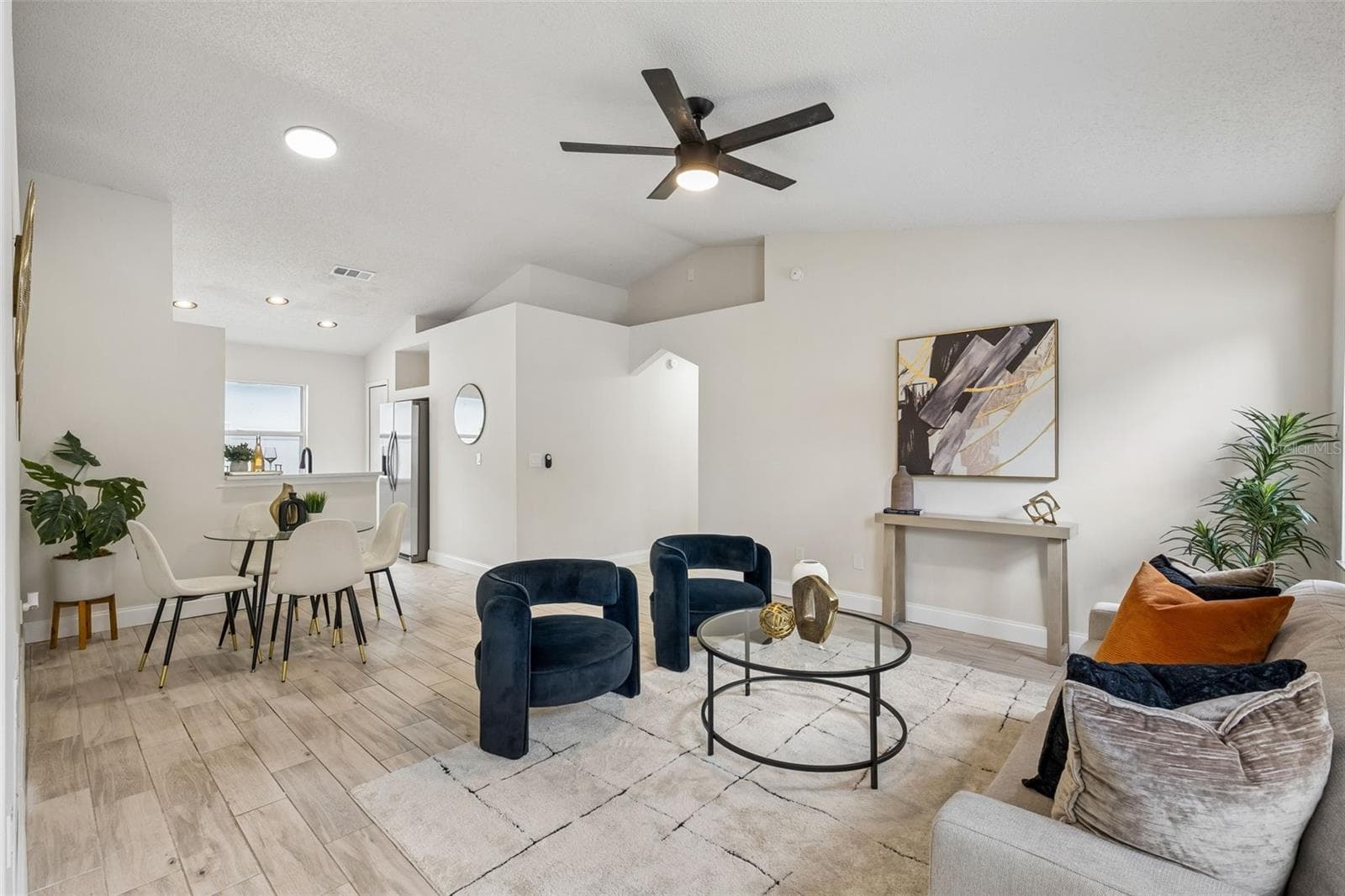 Single Family Residence at 1320 OAK GROVE CT, KISSIMMEE, photo 6 of 22