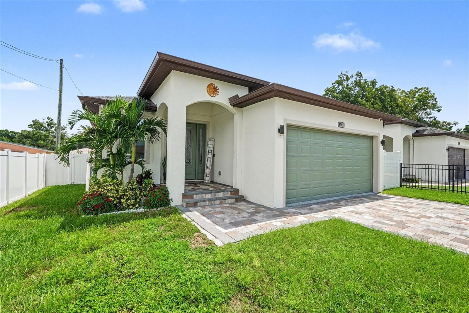 Single Family Residence at 8307 N GOMEZ AVE, TAMPA, photo 2 of 39