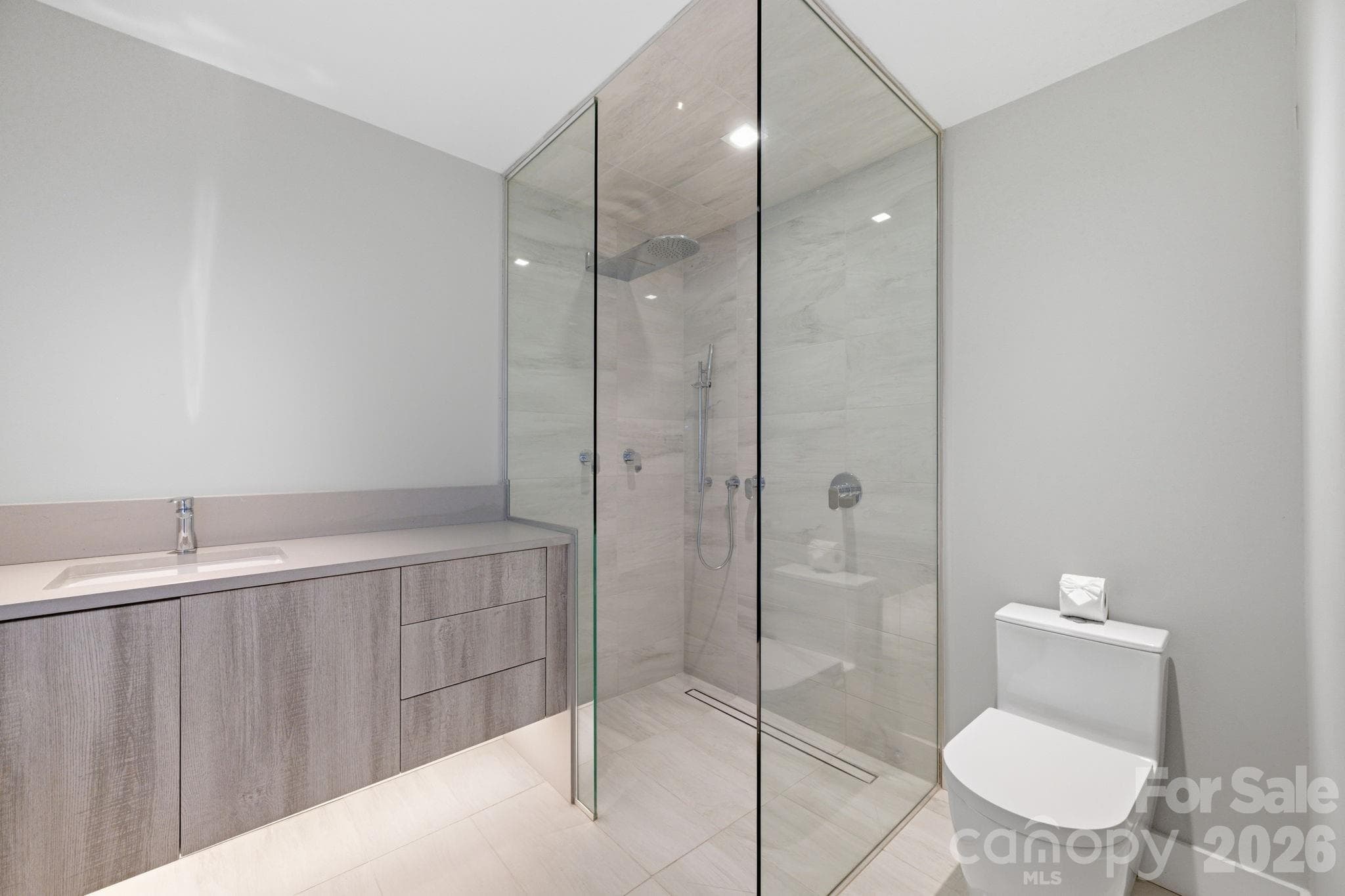 Guest Bedroom Ensuite Bathroom - 659 Clubhouse Drive, Banner Elk