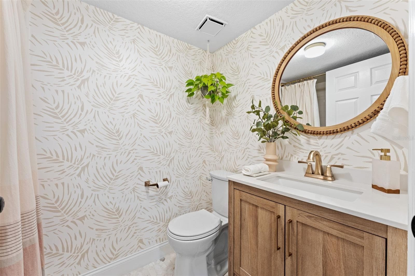 Full downstairs bathroom - 533 W YALE ST, ORLANDO