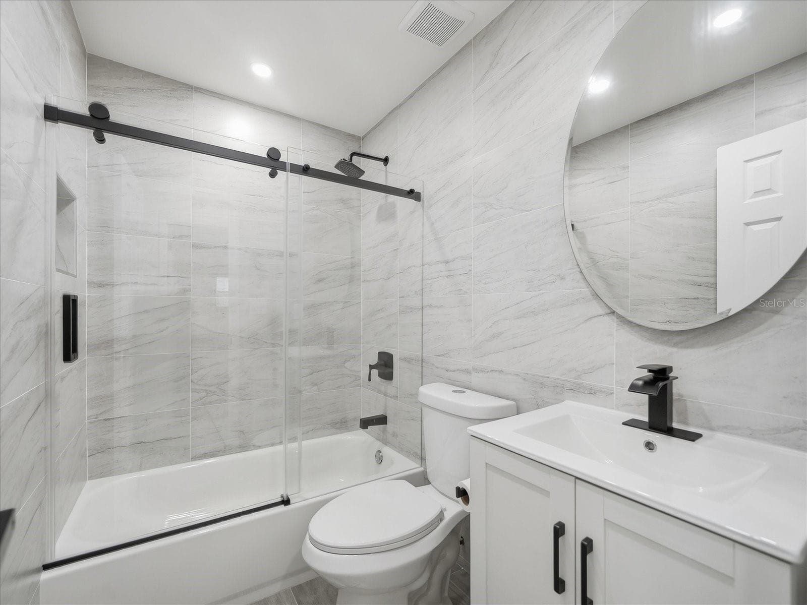 Main Bathroom - 4511 20TH AVE S, ST PETERSBURG