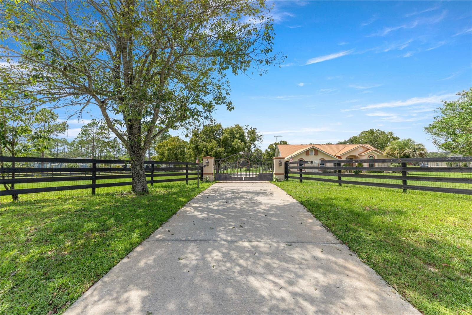 8400 SW 52ND CT