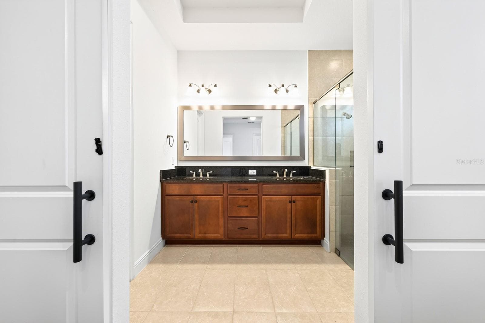 Primary en-suite bath. - 13472 PADSTOW PL, ORLANDO