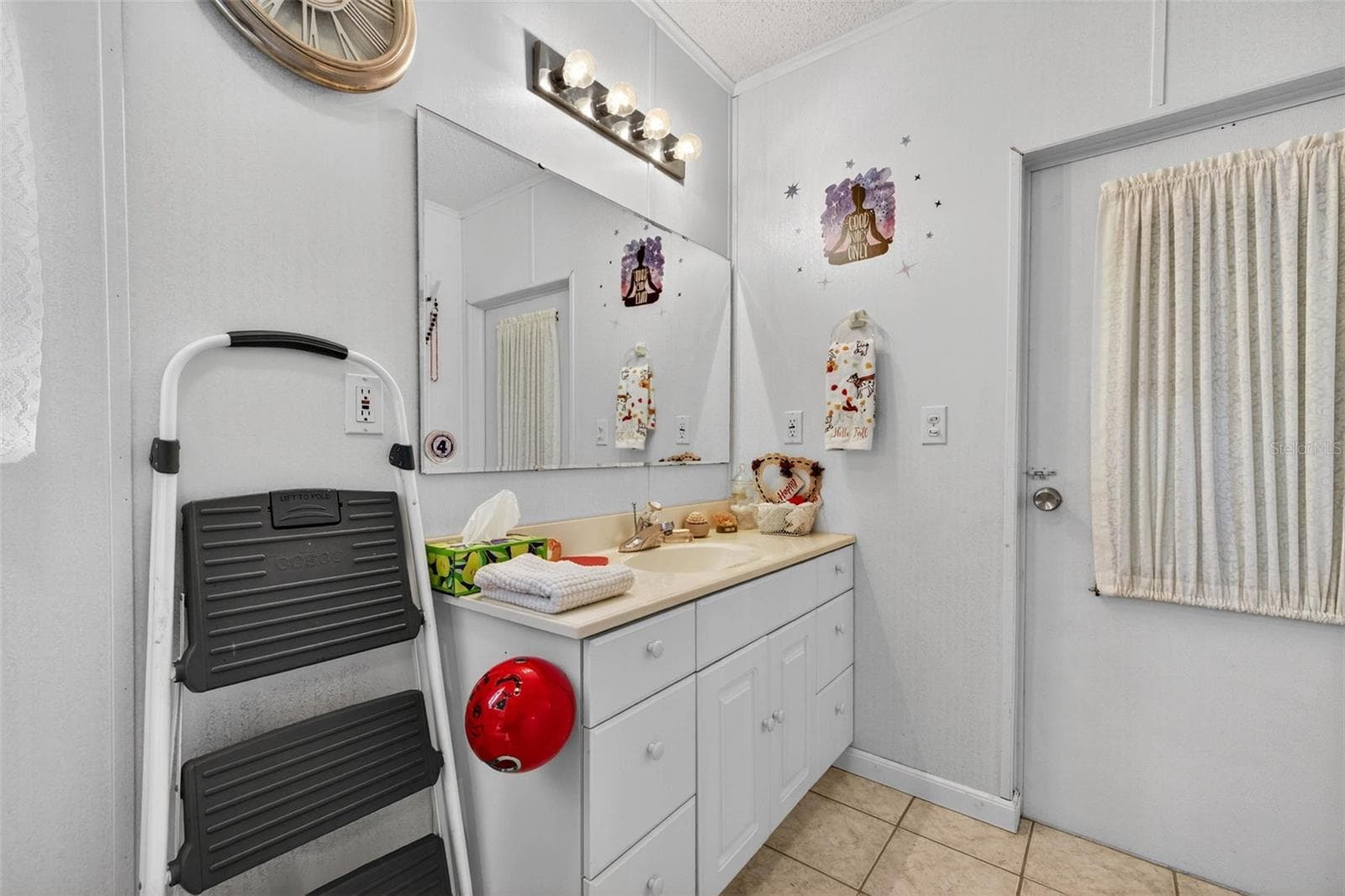Manufactured Home at 35051 CONDOMINIUM BLVD, ZEPHYRHILLS, photo 17 of 37