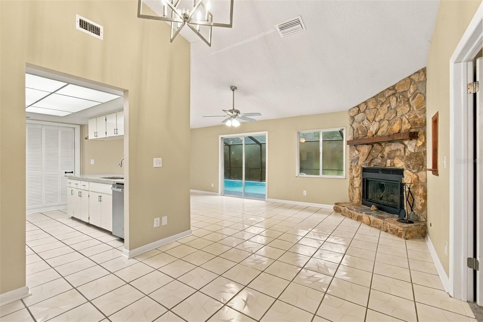 Single Family Residence at 9403 HORIZON DR, SPRING HILL, photo 6 of 27