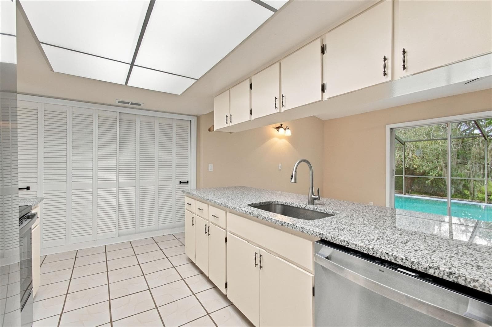 Single Family Residence at 9403 HORIZON DR, SPRING HILL, photo 12 of 27