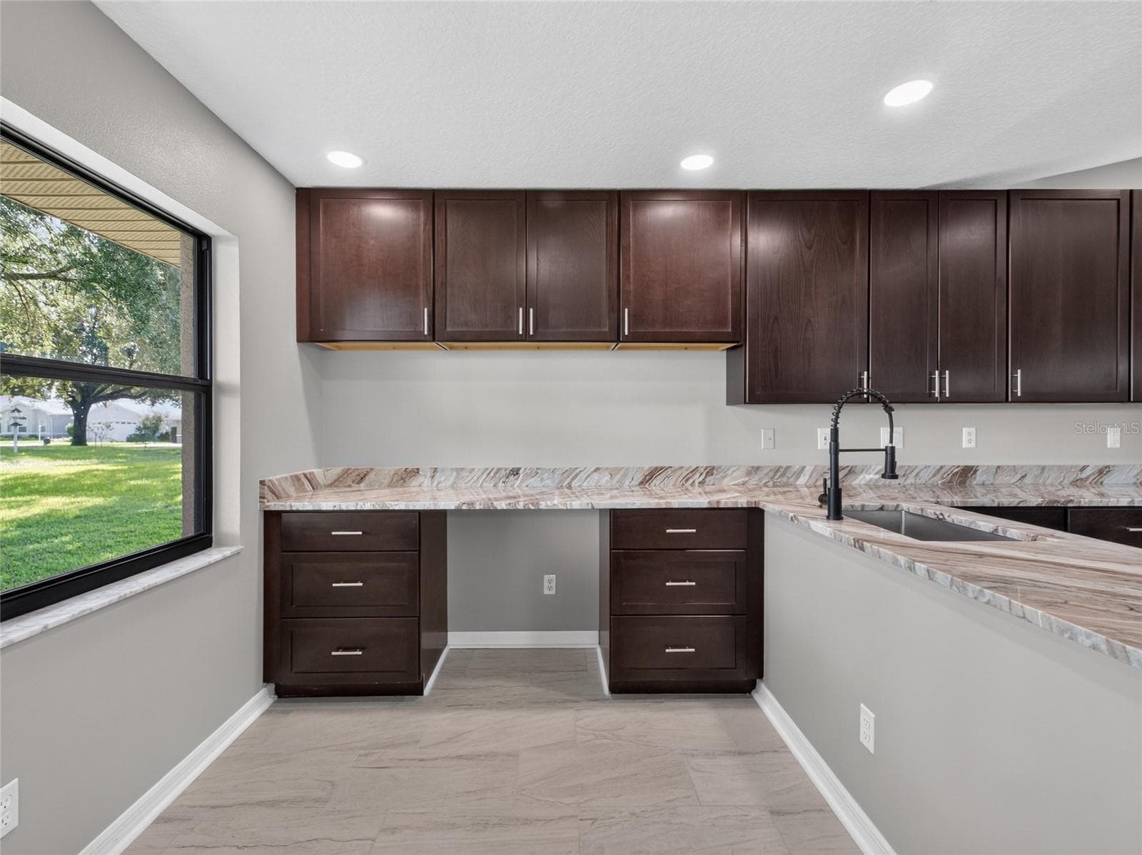 Office Space in Kitchen - 21506 QUEEN ANNE CT, LEESBURG