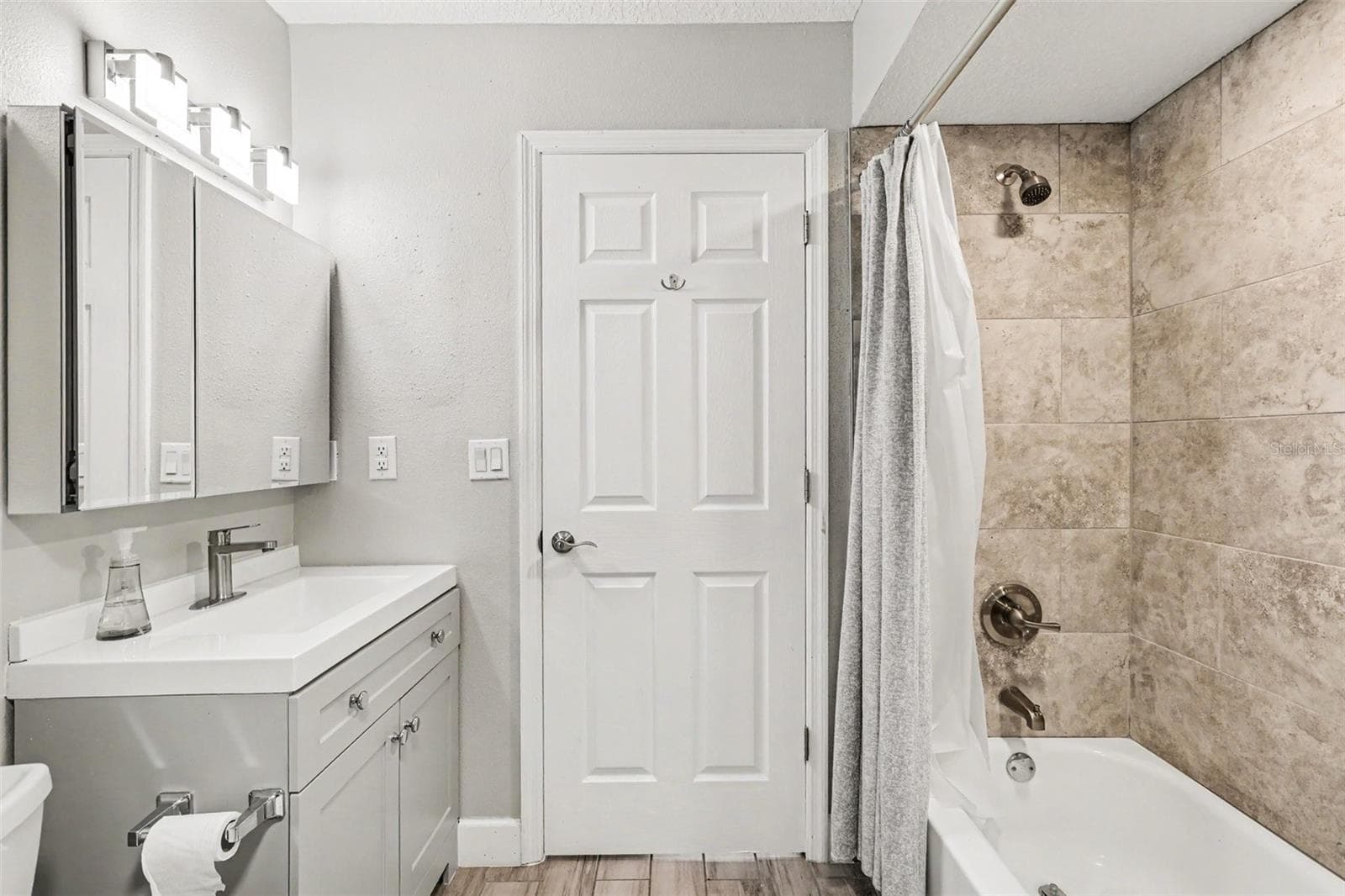 Townhouse at 8114 OAK TRACE WAY #C, TAMPA, photo 13 of 17