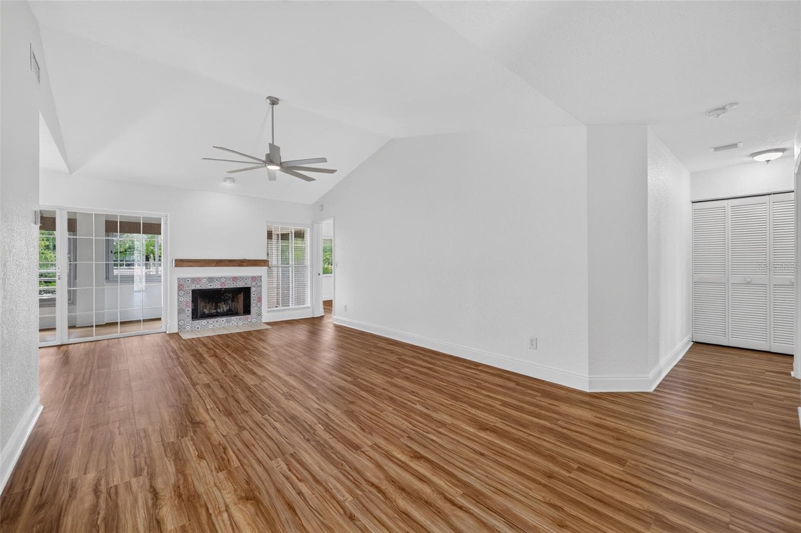 Condominium at 8352 MEADOWBROOK DR #10, SEMINOLE, photo 5 of 36