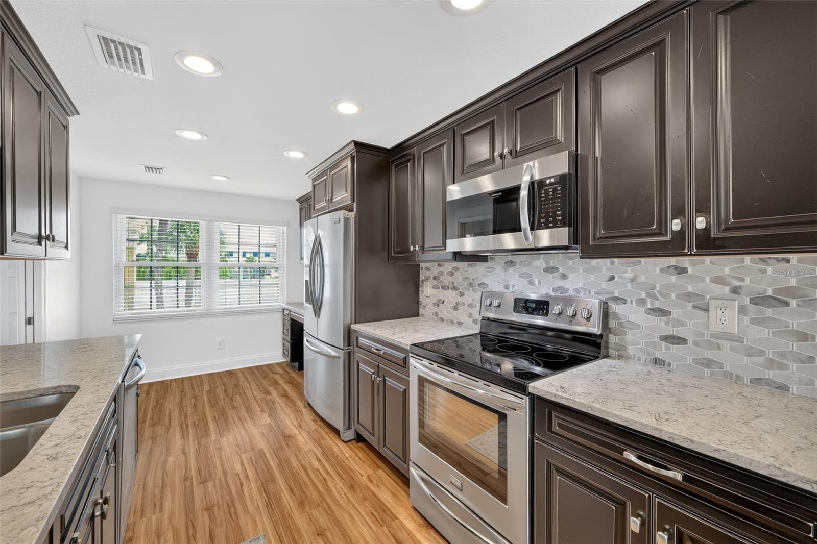 Condominium at 8352 MEADOWBROOK DR #10, SEMINOLE, photo 13 of 36