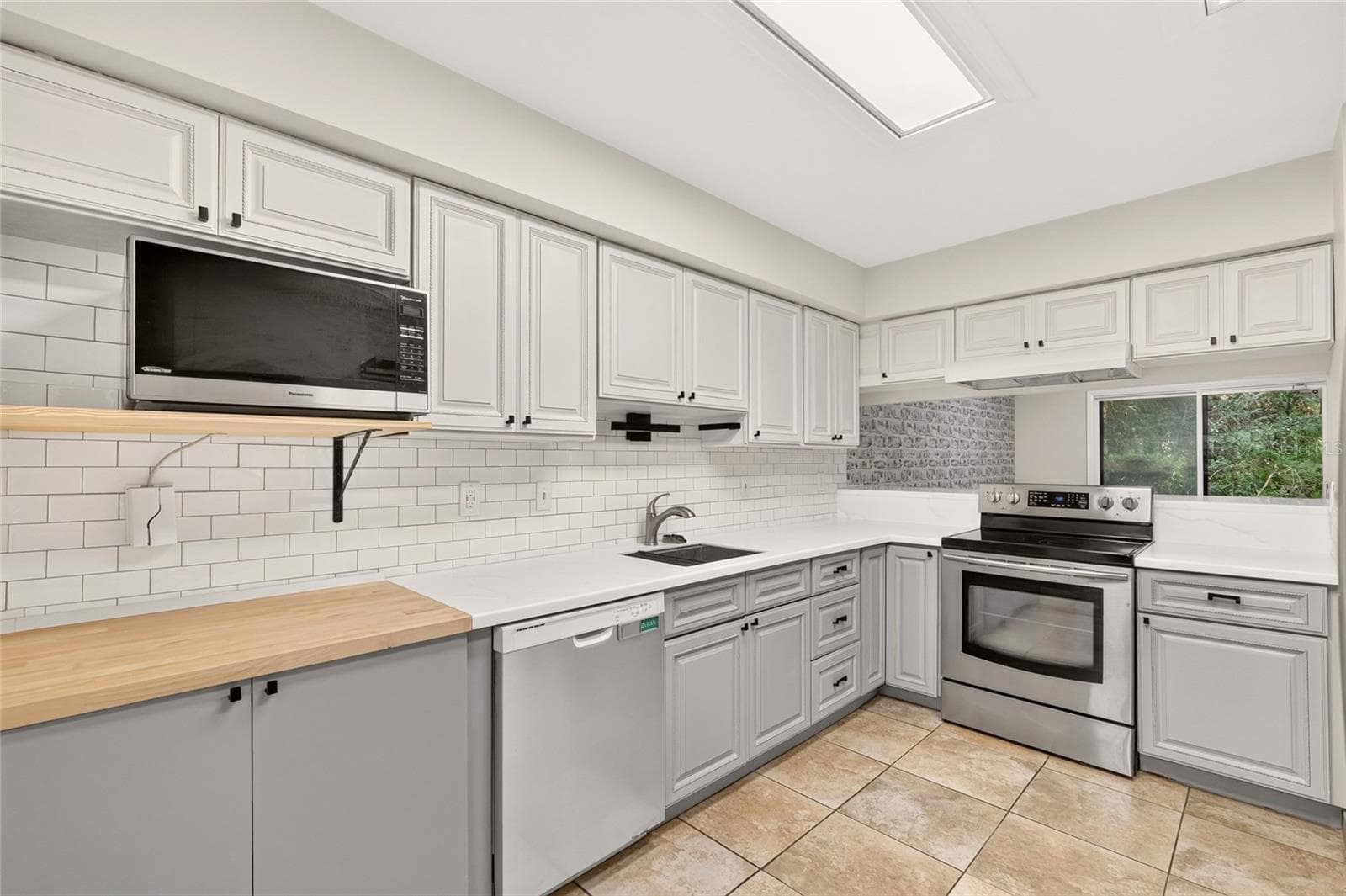 updated kitchen - 4411 BLACK FOREST WAY, GAINESVILLE