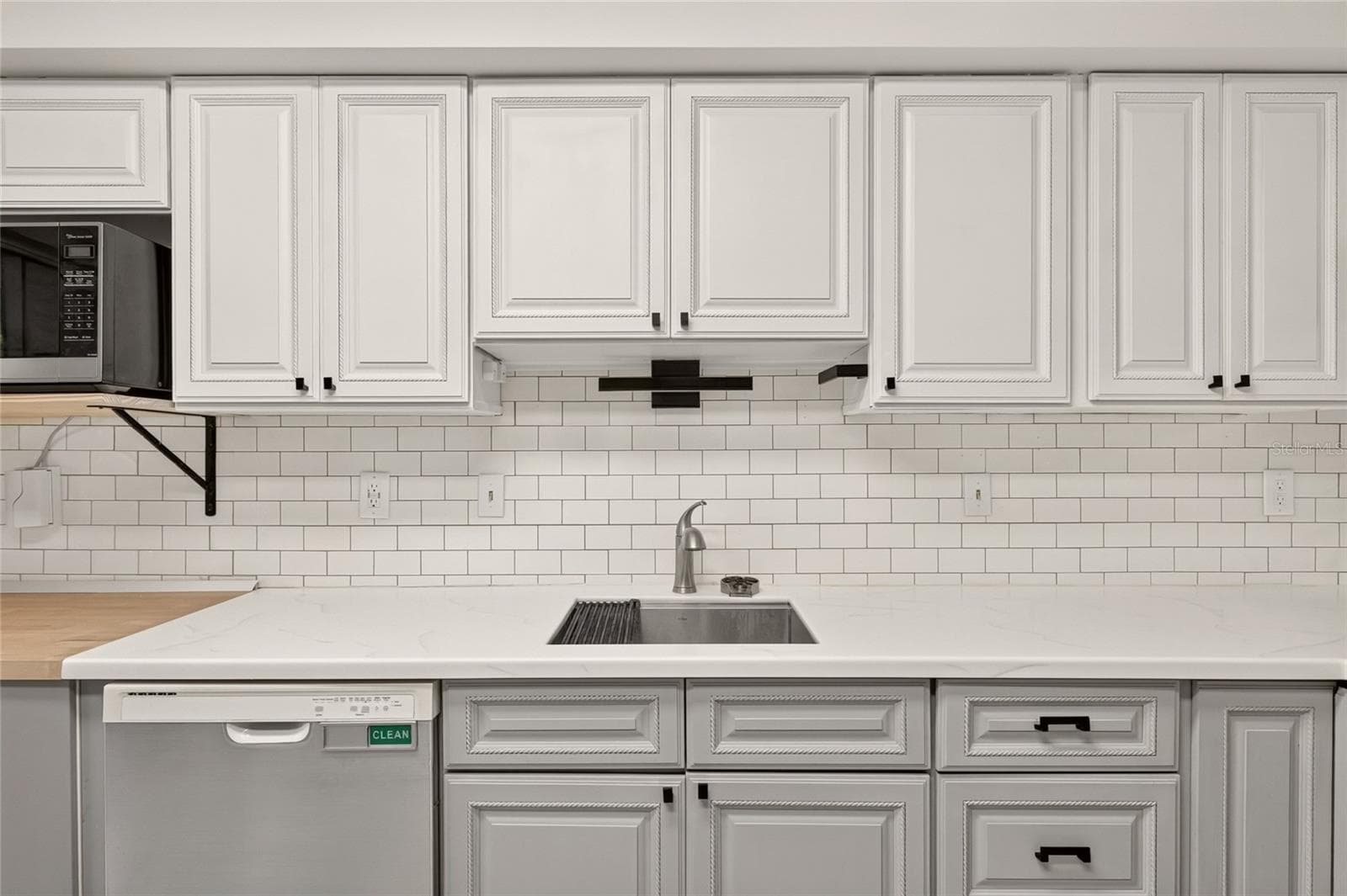 new counters - 4411 BLACK FOREST WAY, GAINESVILLE
