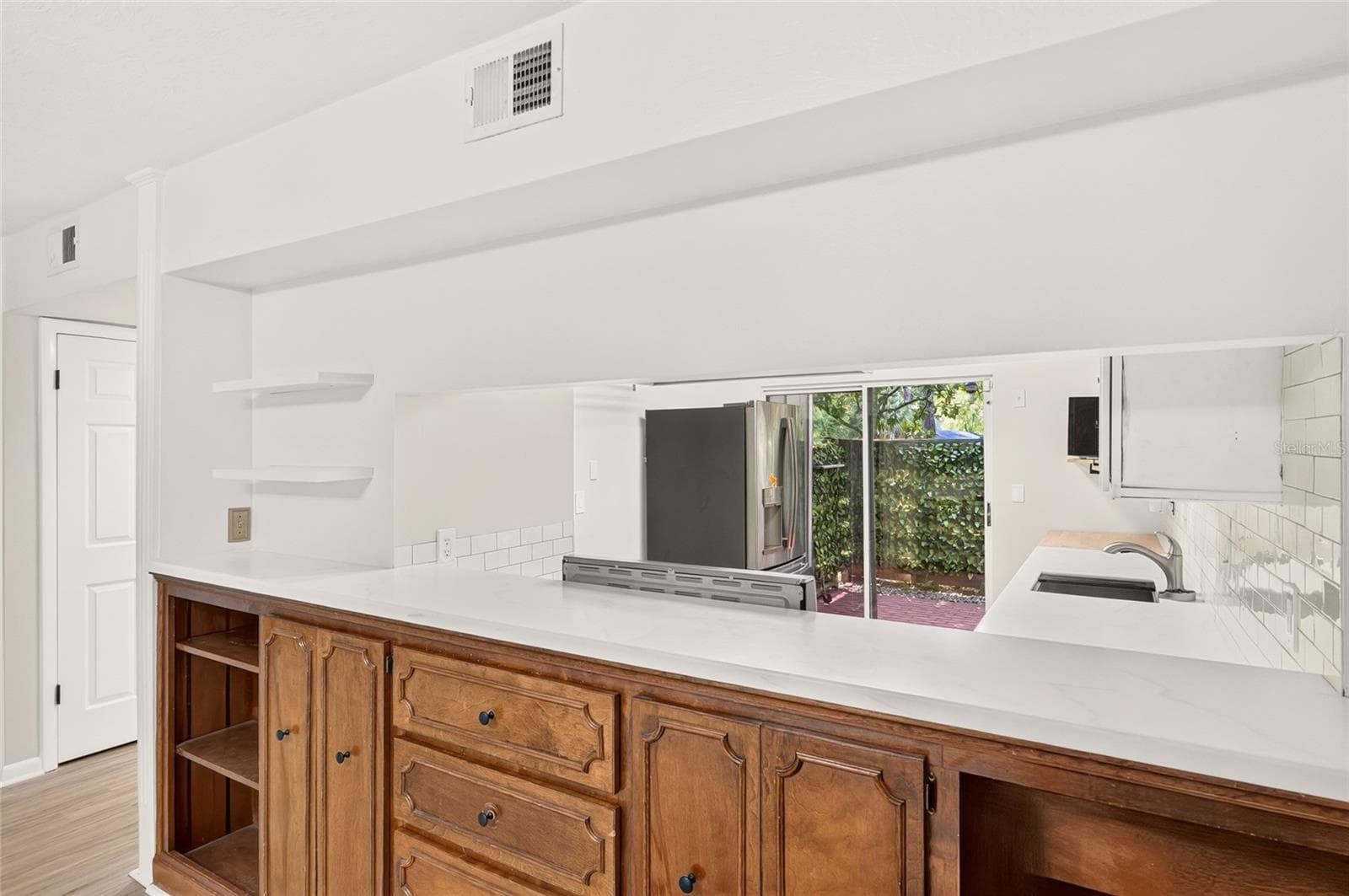 built-ins in dining room - 4411 BLACK FOREST WAY, GAINESVILLE