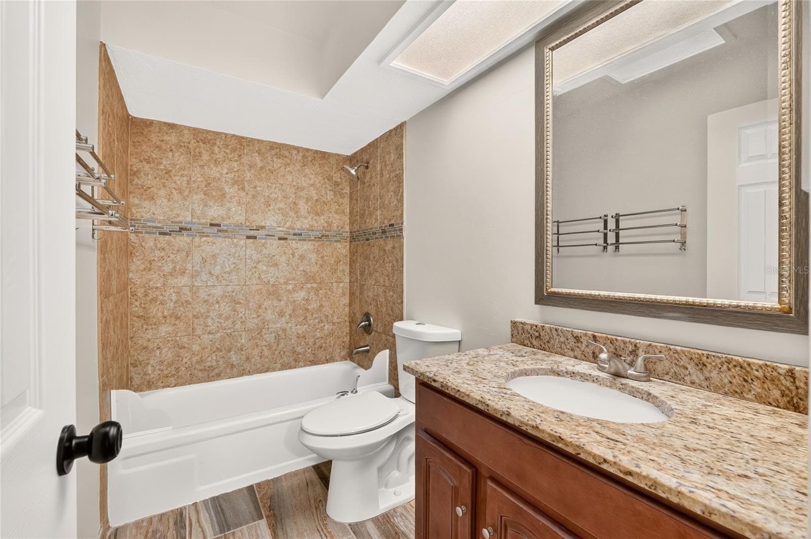 upstairs guest bath - 4411 BLACK FOREST WAY, GAINESVILLE