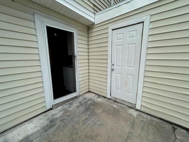 Kitchen door leading to patio & storage closet - 682 LESLIE CT #682, ALTAMONTE SPRINGS