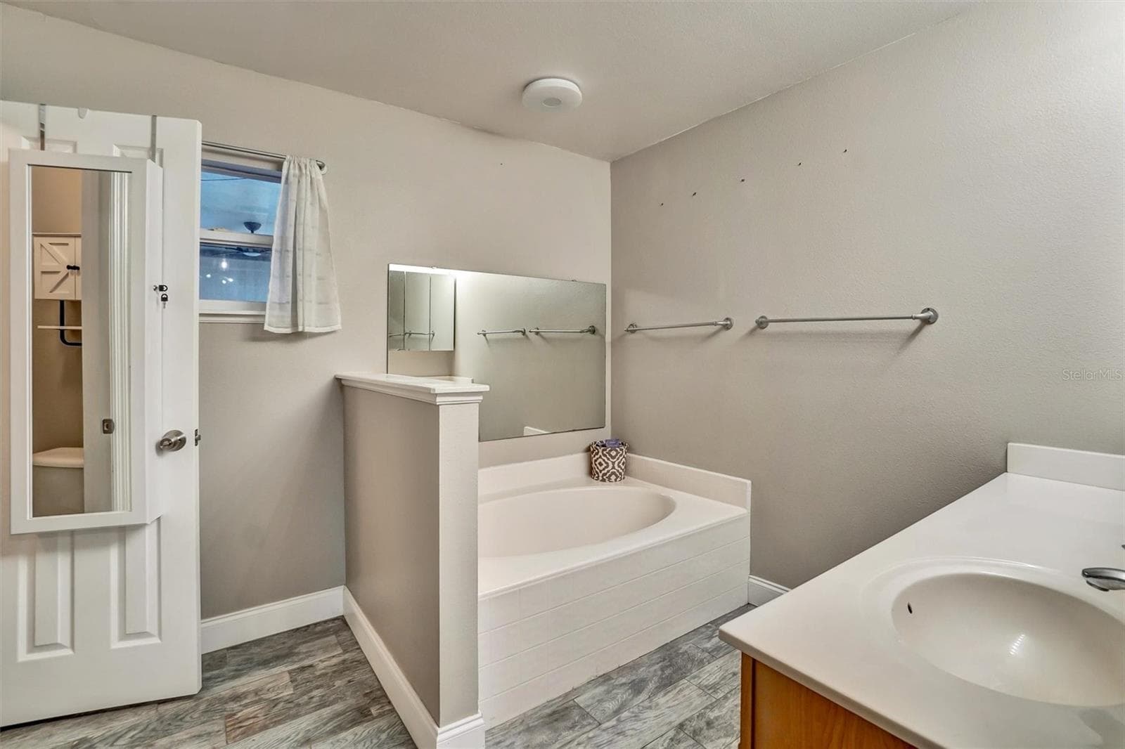 M/BATH - 3046 BLAINE CIR, DELTONA