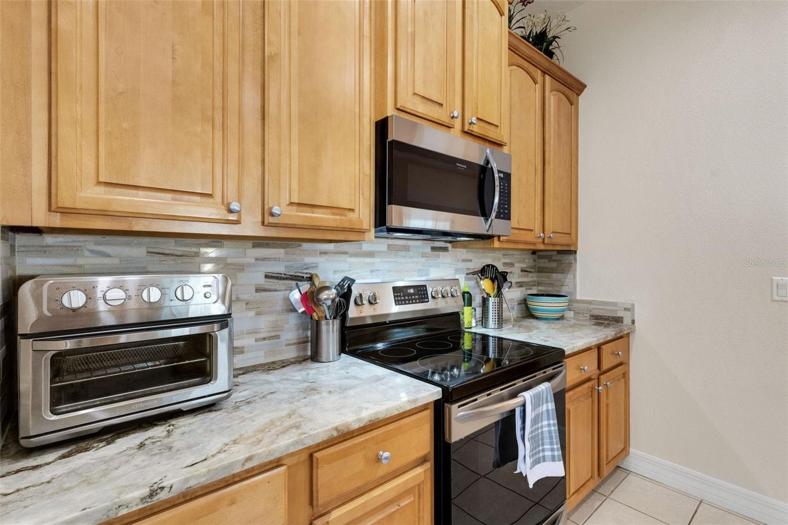 Single Family Residence at 2617 HICKORY VIEW LOOP, LAKELAND, photo 9 of 42