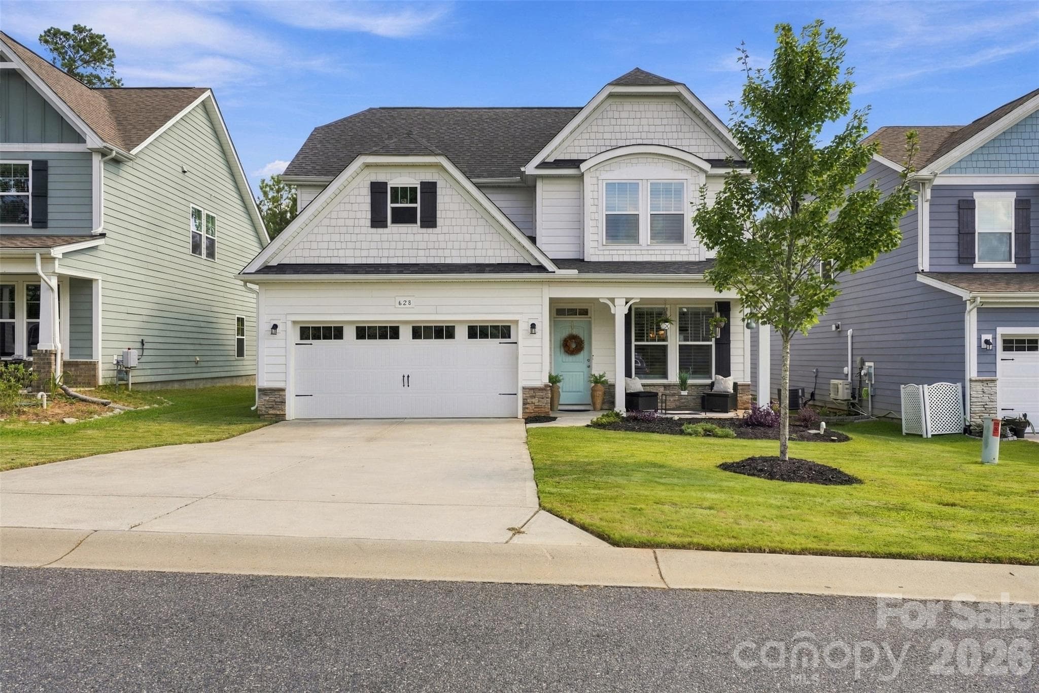 Single Family Residence at 628 Heron View Drive, York, photo 2 of 43