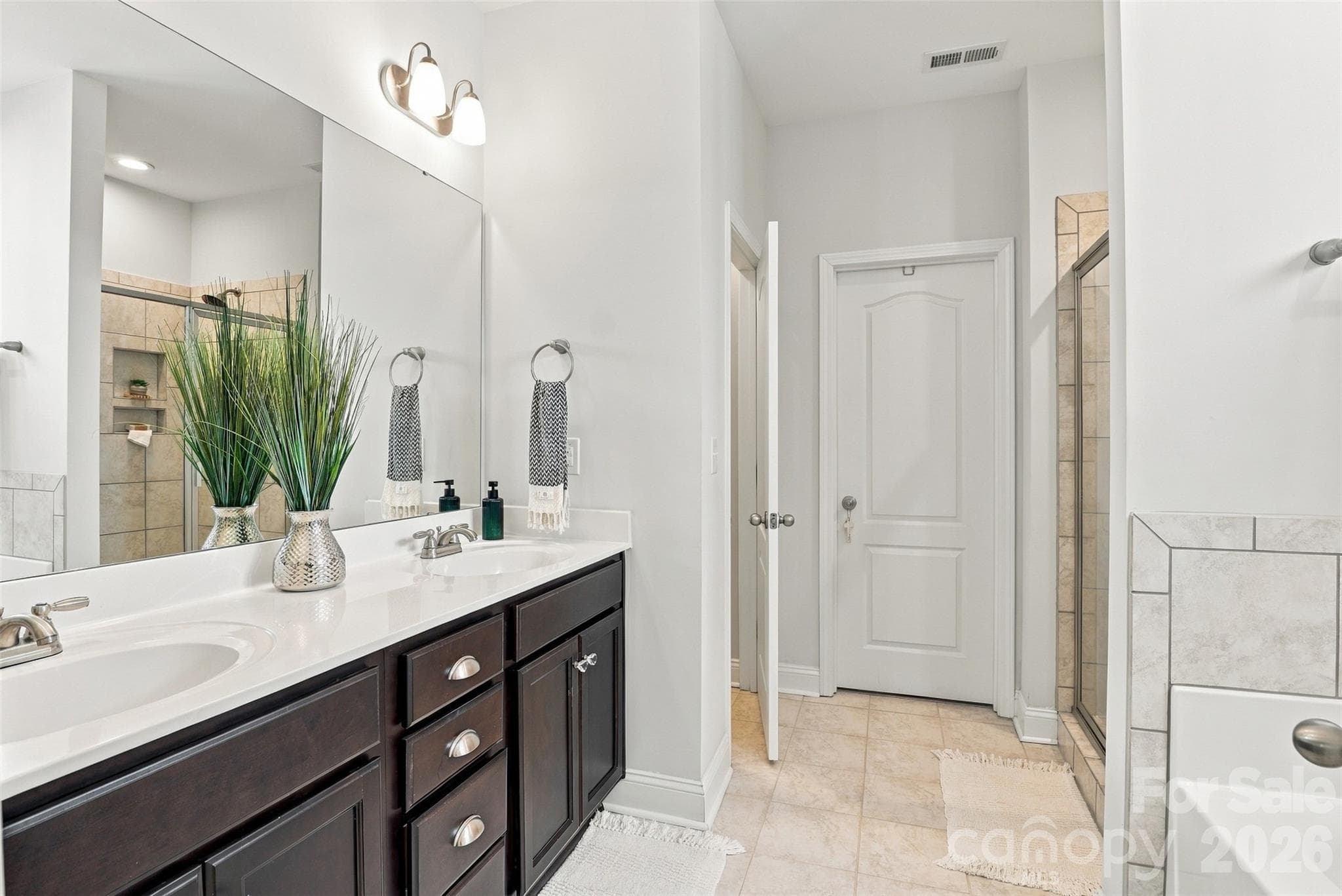 Single Family Residence at 628 Heron View Drive, York, photo 17 of 43