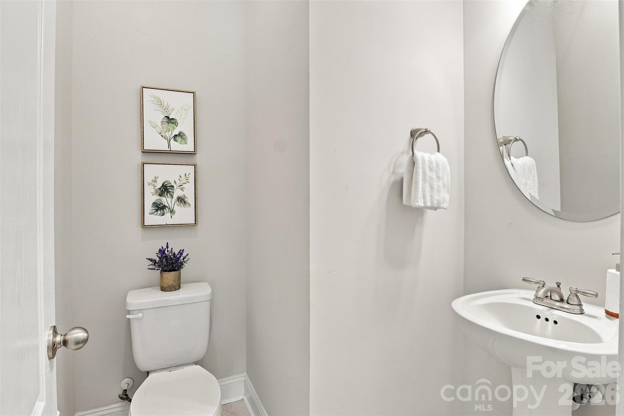 Single Family Residence at 628 Heron View Drive, York, photo 23 of 43