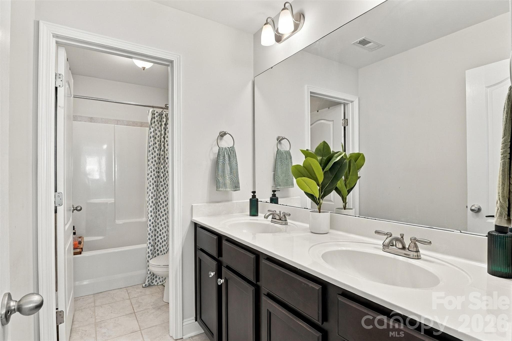 Single Family Residence at 628 Heron View Drive, York, photo 29 of 43