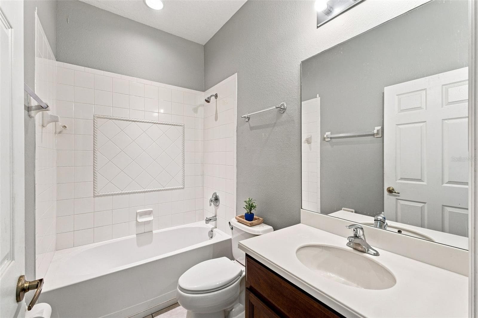 Guest Bathroom - 15850 DURANGO CIR, BROOKSVILLE