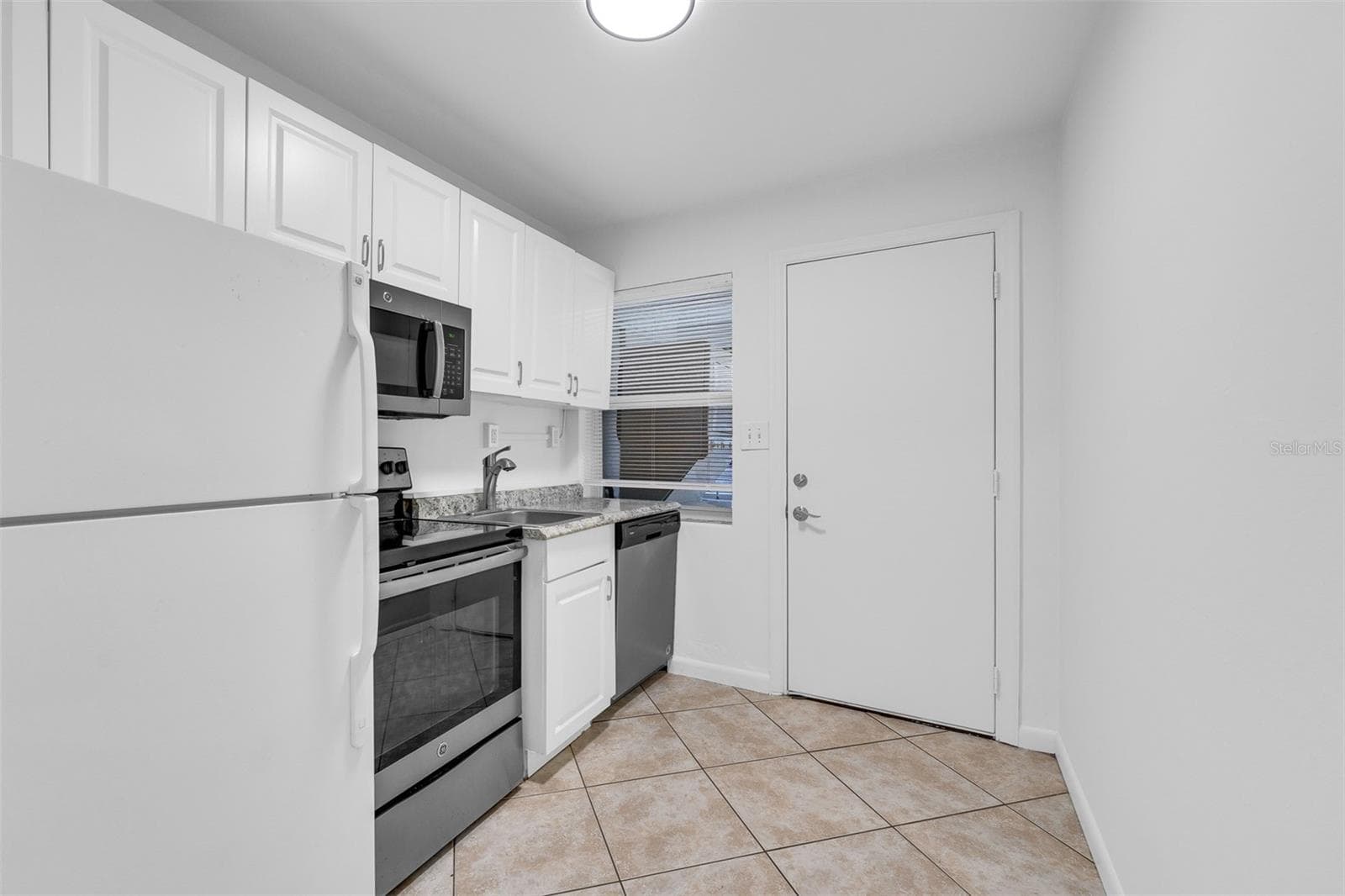 Duplex at 1104 E HARWOOD ST, ORLANDO, photo 8 of 22