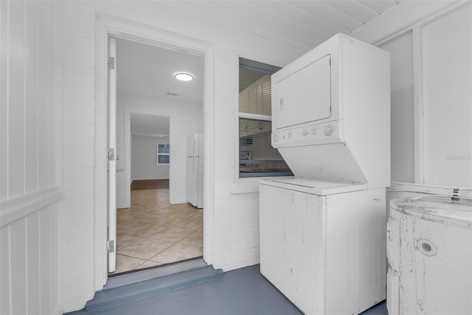 Each unit has stack washer/dryer - 1104 E HARWOOD ST, ORLANDO
