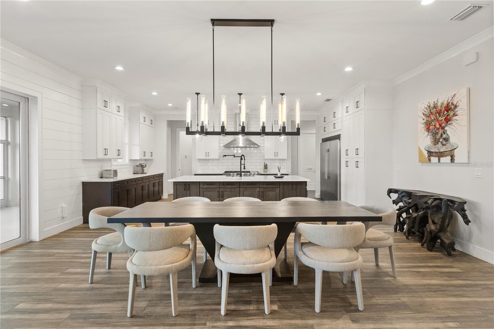 OPEN-CONCEPT DININGA generous dining area sits directly off the gourmet kitchen, creating an easy flow for everyday meals and larger gatherings, with the oversized center island and abundant cabinetry just beyond. - 907 CELADON ST, WINTER GARDEN
