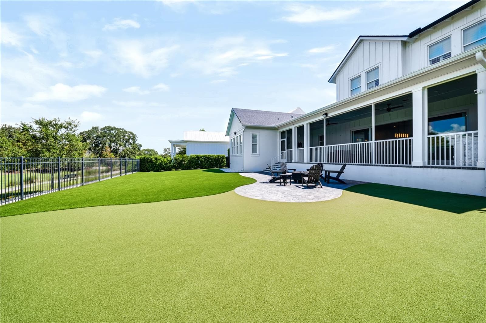 TURF YARD + SCREENED PORCHThe expansive turf backyard extends from the nearly 40-foot screened porch, creating a generous outdoor setting for play, entertaining and future amenities. - 907 CELADON ST, WINTER GARDEN