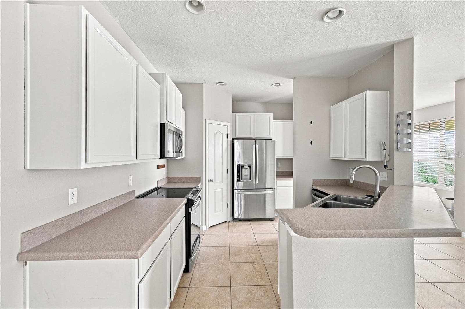 Townhouse at 5519 KINGLETHILL DR, LITHIA, photo 5 of 41