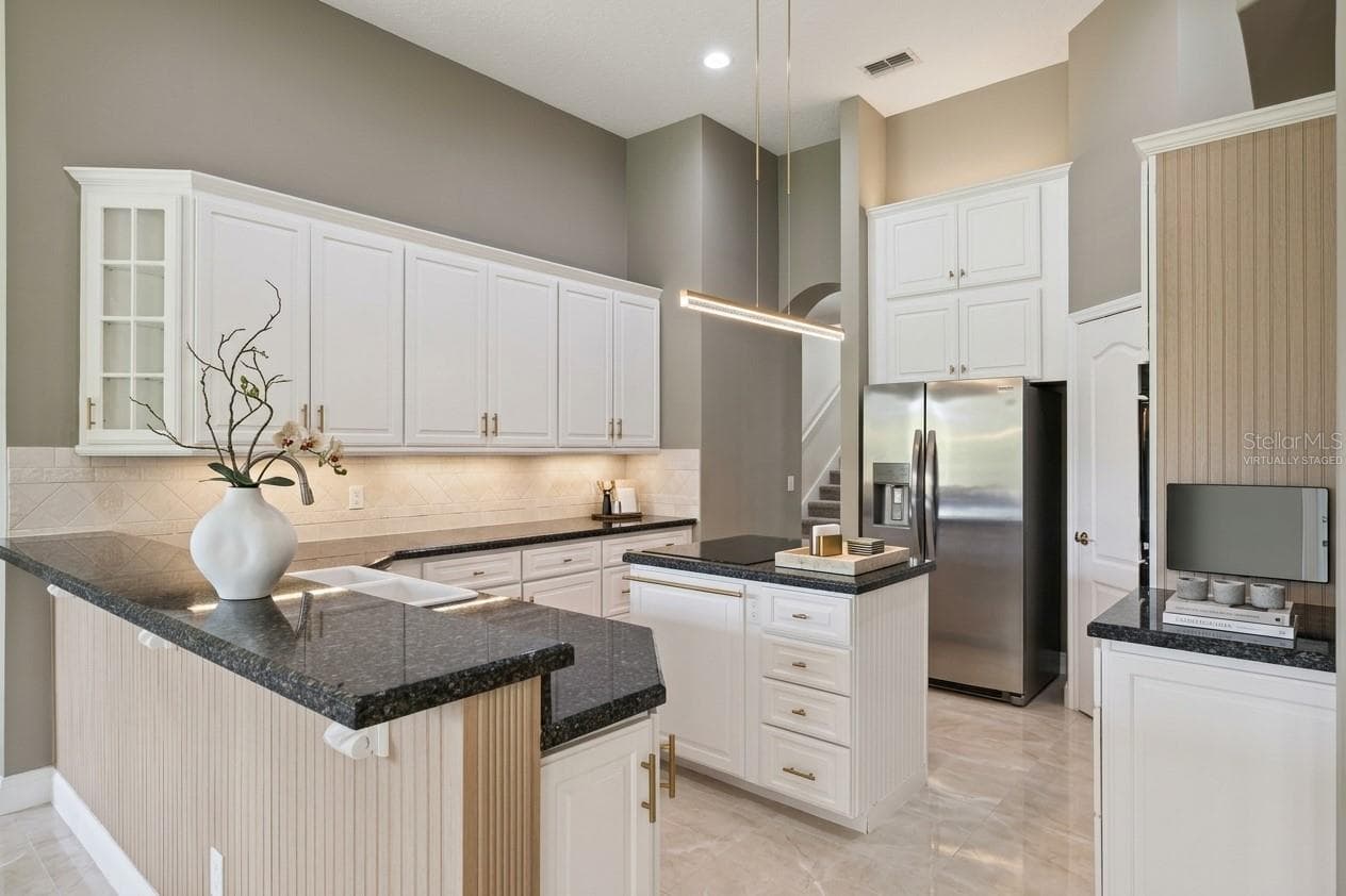 Virtually Staged Kitchen - 9041 LAUREL RIDGE DR, MOUNT DORA