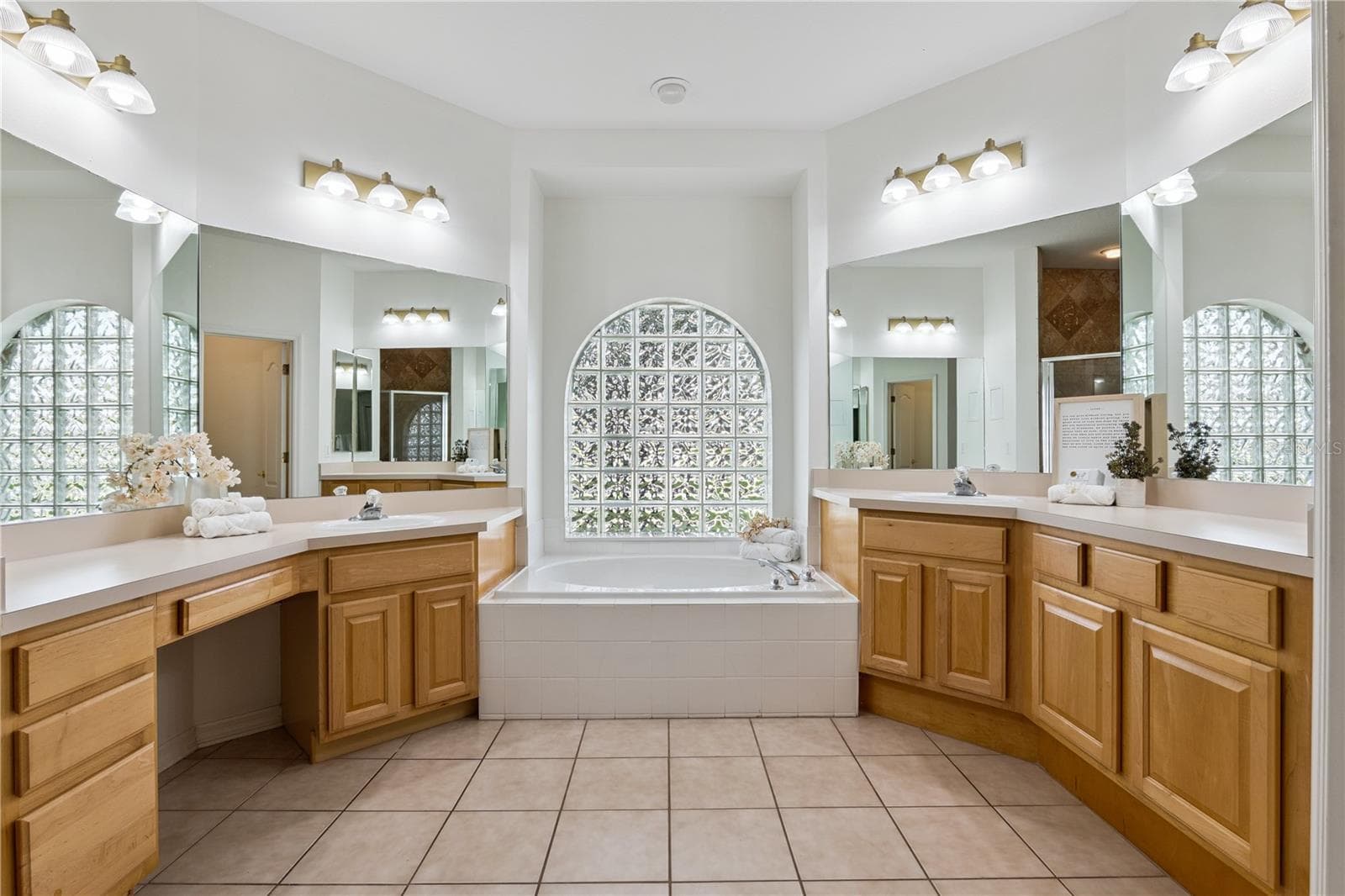 Single Family Residence at 9041 LAUREL RIDGE DR, MOUNT DORA, photo 29 of 46