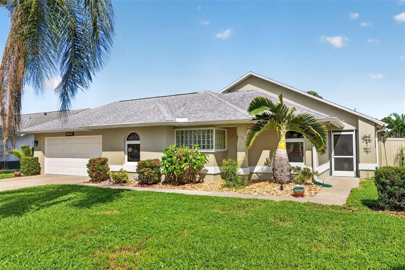 Single Family Residence at 13690 WILLOW BRIDGE DR, NORTH FORT MYERS, photo 2 of 32