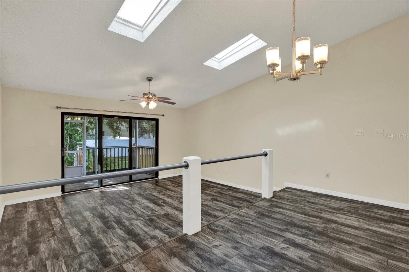 DINING-LIVING SPACE - 6410 92ND PL N #1401, PINELLAS PARK