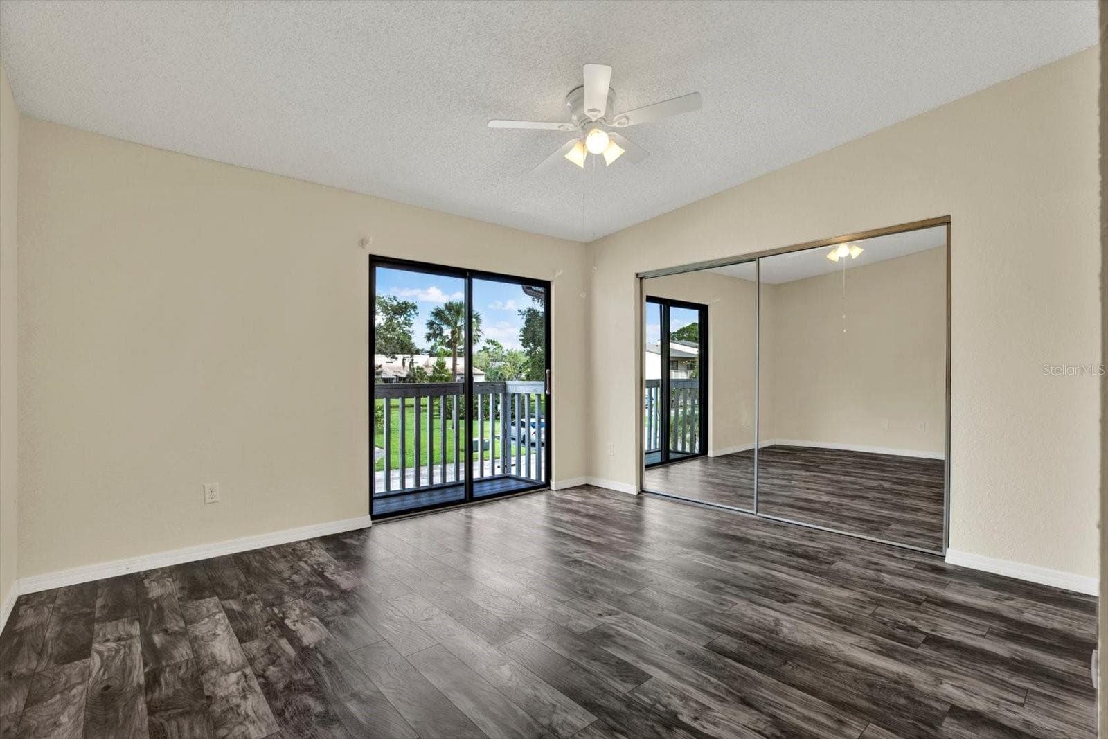 PRIMARY SUITE WITH PRIVATE BALCONY AMPLE CLOSET SPACE AND ENSUITE - 6410 92ND PL N #1401, PINELLAS PARK