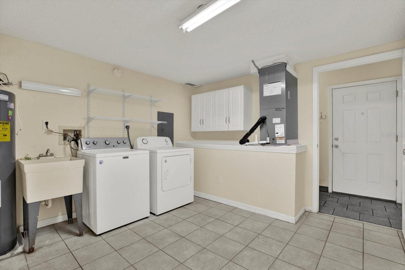HUGE LAUNDRY/FLEX SPACE ROOM OFF THE GARAGE AND FRONT ENTRY - 6410 92ND PL N #1401, PINELLAS PARK