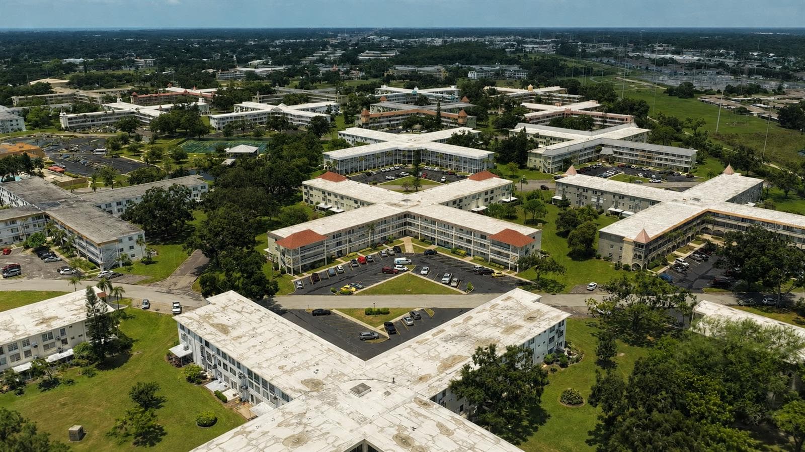 Building 9 - 2452 BRAZILIA DR #44, CLEARWATER