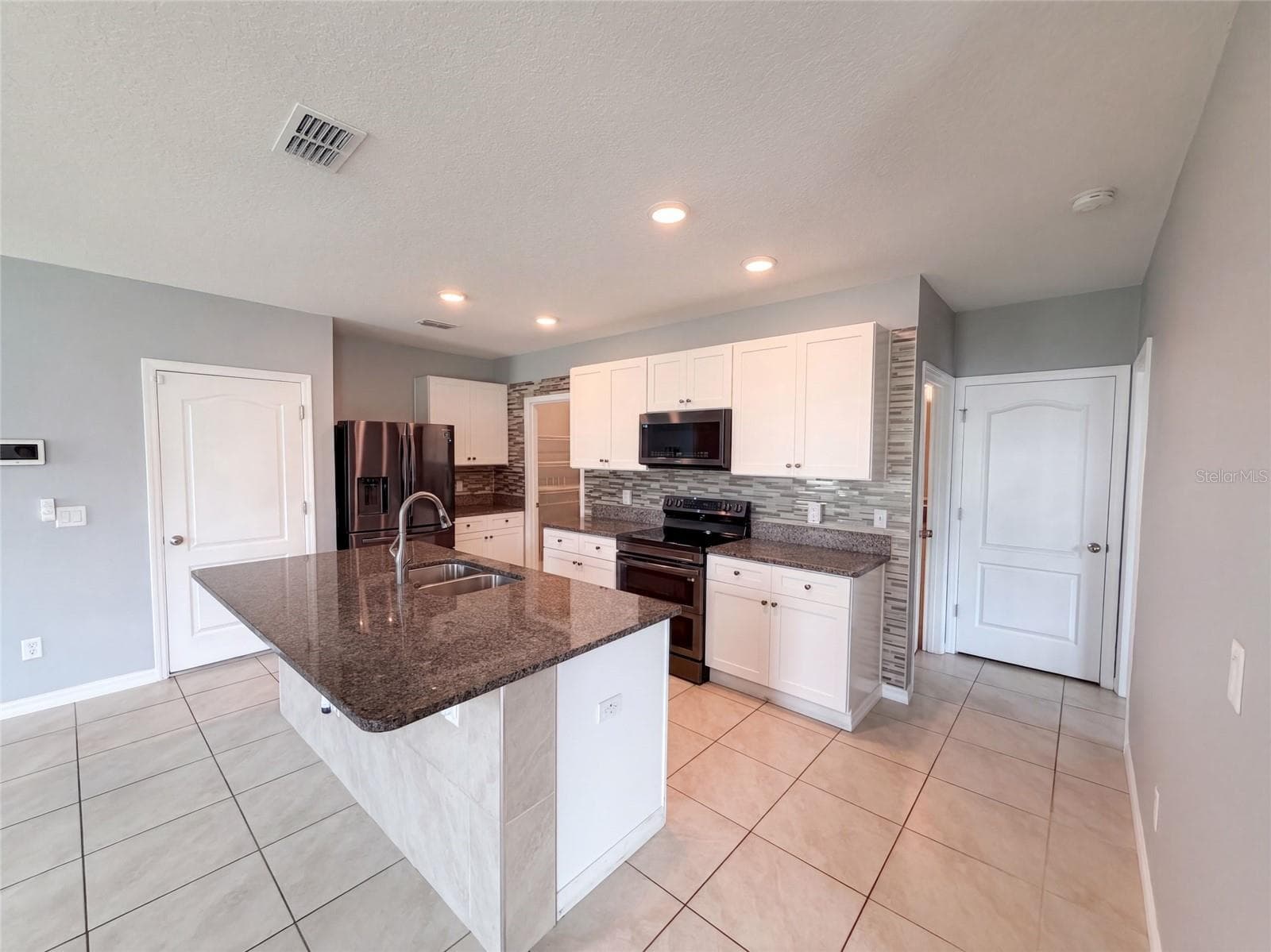 Single Family Residence at 3074 TIMBER HAWK CIR, OCOEE, photo 3 of 35