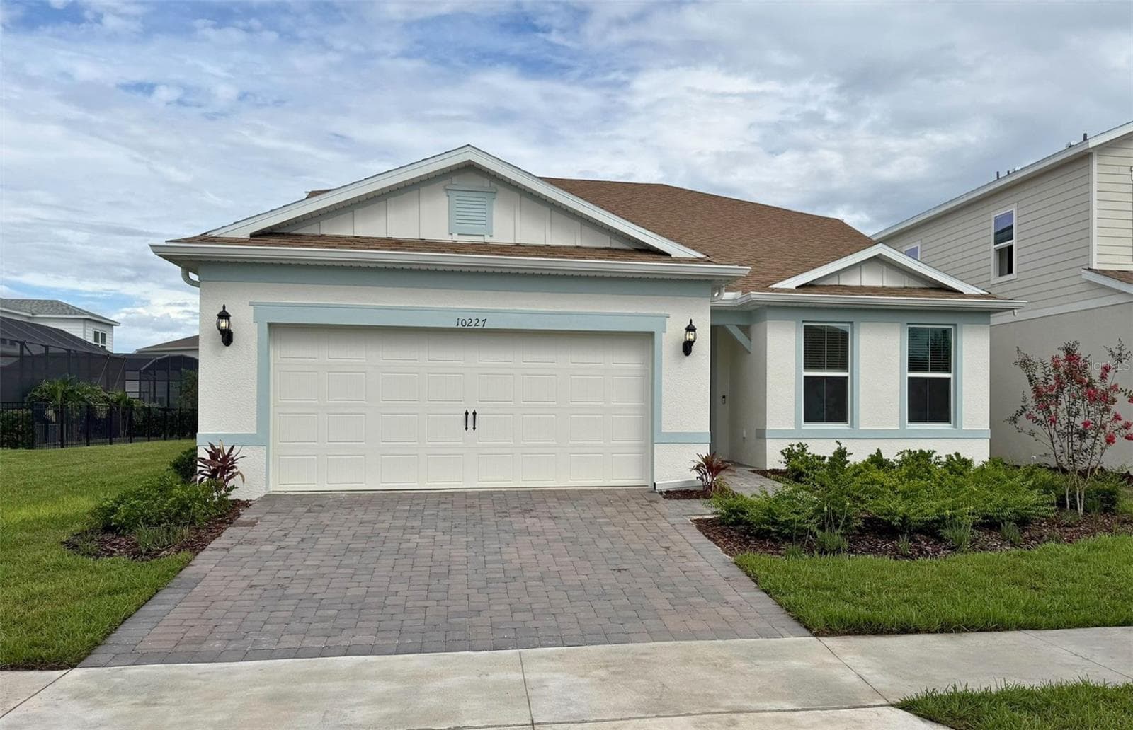Actual home photo. Colors, finishes, textures and options may appear differently in person due to variations in monitors and viewing devices. - 10227 PARKVIEW RESERVE LANE, ORLANDO