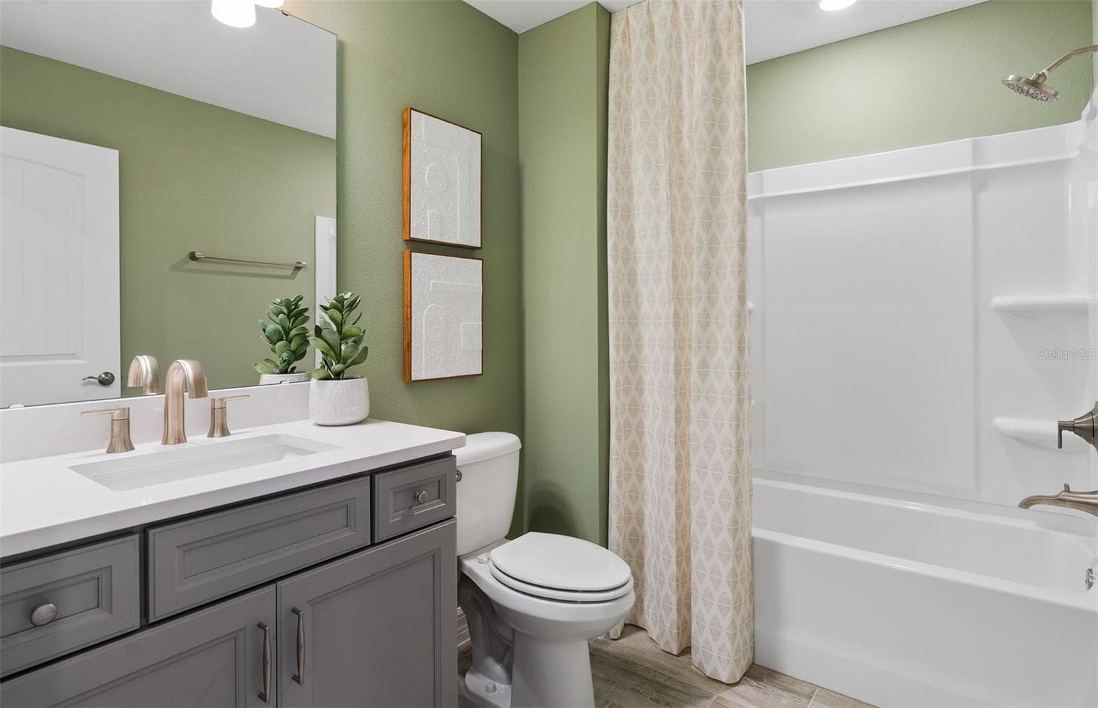 Model Home Design Only. Pictures and furnishings are for illustrative purposes only. Elevations, colors and options may vary. Furniture is for model home staging only. - 10227 PARKVIEW RESERVE LANE, ORLANDO