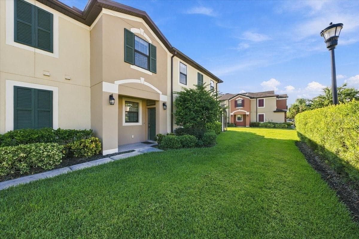 Townhouse at 9128 CAROLINA WREN DR, TAMPA, photo 2 of 29