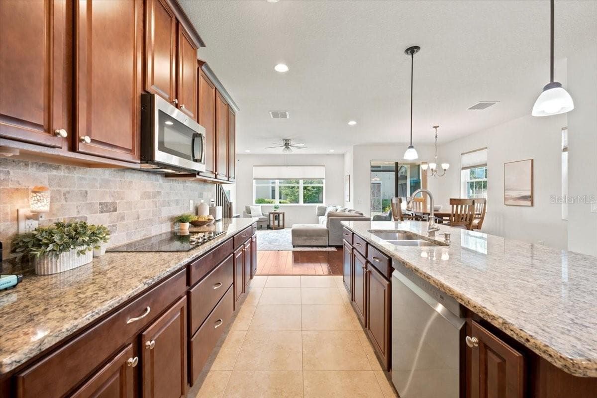 Townhouse at 9128 CAROLINA WREN DR, TAMPA, photo 6 of 29